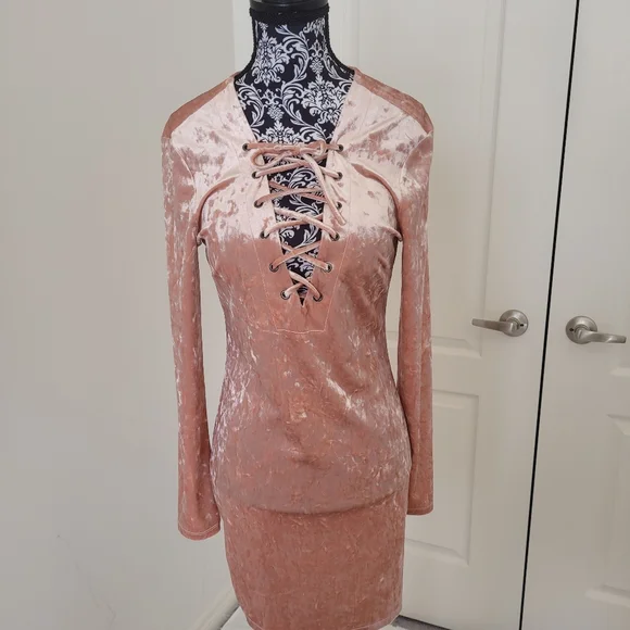 Velvet dress - Picture 2 of 4